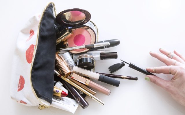 The must have cosmetics of the face make-up you need to have in your vanity bag